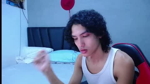 Tayron online show from November 11, 2025, 5:02 pm