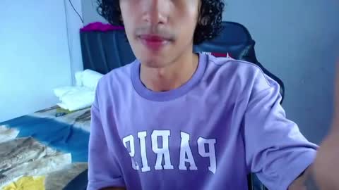 Snapshot of tayronx33 chatting on May 20, 2026, 4:02 pm Tayron online show from May 20, 2026, 4:02 pm
