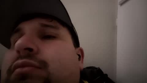 Snapshot of tboy833 chatting on February 19, 2025, 3:39 am Luis online show from February 19, 2025, 3:39 am