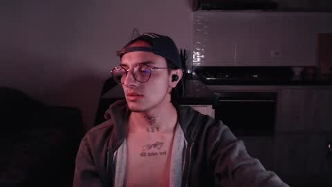 Teo independent model online show from February 18, 2025, 6:04 am