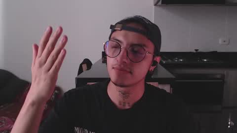 Teo independent model online show from March 5, 2025, 3:18 pm