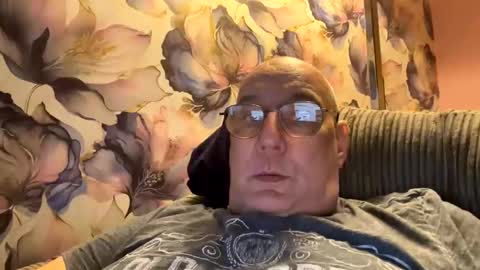 Snapshot of tebb61 chatting on September 21, 2025, 7:04 pm Mark online show from September 21, 2025, 7:04 pm