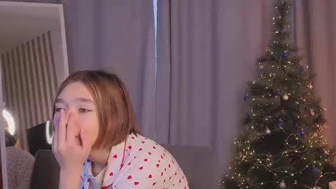 all me precious   online show from December 17, 2025, 5:35 am