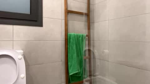 Teddy online show from October 9, 2025, 6:50 pm