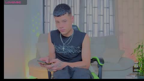 teeenagefeverr online show from October 22, 2025, 7:13 pm