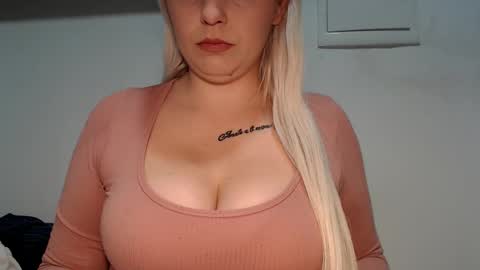 Snapshot of teeyara_ chatting on November 2, 2025, 10:06 am Teeyara online show from November 2, 2025, 10:06 am