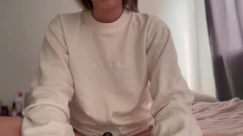 Amy No penetration Virgiin giirl online show from December 16, 2025, 2:33 pm