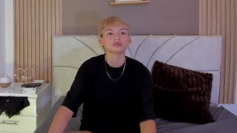 Estefani online show from April 22, 2026, 4:08 pm