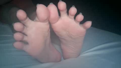 Viv West online show from November 8, 2025, 4:12 am