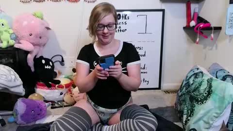 Pixie and Tentacle Overlord online show from November 26, 2025, 11:17 pm