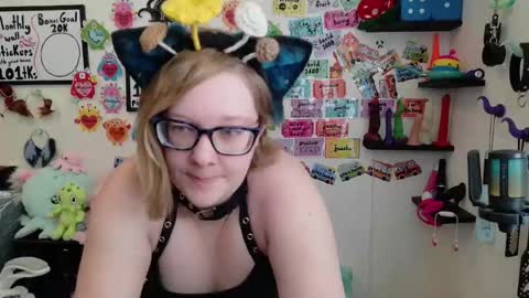 Pixie and Tentacle Overlord online show from February 18, 2026, 7:21 pm