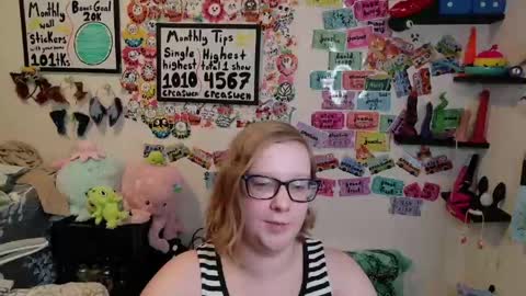 Snapshot of ten_tickle_pixie chatting on April 27, 2026, 10:19 pm Pixie and Tentacle Overlord online show from April 27, 2026, 10:19 pm