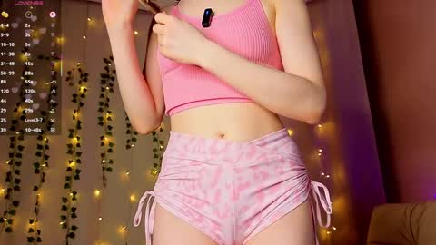 Hey Im Aneta  online show from April 6, 2026, 6:20 pm