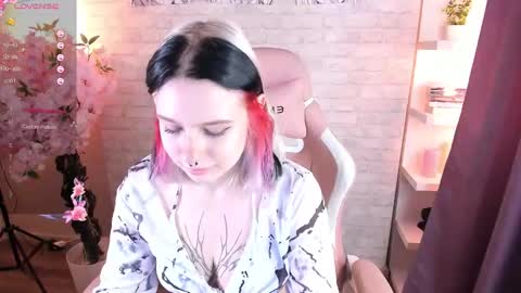 Snapshot of tender__kitty chatting on November 8, 2025, 3:45 pm Sue online show from November 8, 2025, 3:45 pm