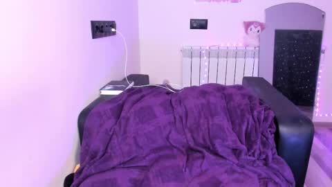 Kira online show from February 20, 2026, 9:04 pm