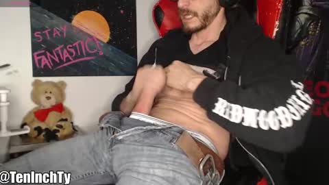 Ty online show from November 26, 2025, 10:00 pm