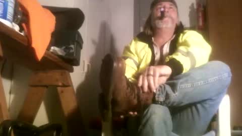 Snapshot of tennredneck chatting on December 6, 2024, 4:47 am Tennredneck online show from December 6, 2024, 4:47 am