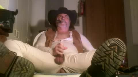 Snapshot of tennredneck chatting on December 11, 2024, 5:21 am Tennredneck online show from December 11, 2024, 5:21 am