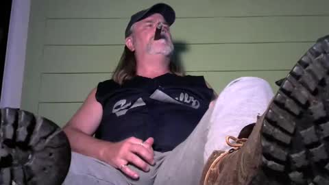Snapshot of tennredneck chatting on September 15, 2025, 2:22 am Tennredneck online show from September 15, 2025, 2:22 am