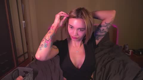 Snapshot of teona_amore chatting on March 1, 2025, 9:29 am Teya online show from March 1, 2025, 9:29 am