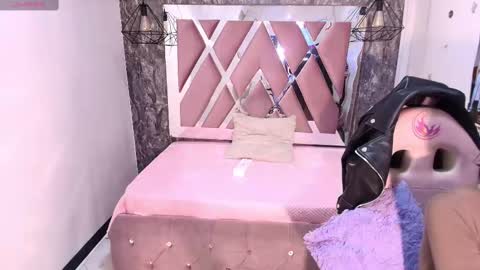 Terra Elowen online show from October 9, 2025, 11:30 am