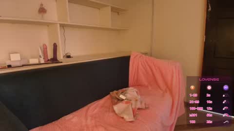 Terra Elowen online show from October 10, 2025, 11:42 am