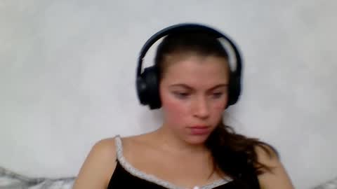 Snapshot of terranaufzinger chatting on September 15, 2025, 5:29 am Anny Simpson online show from September 15, 2025, 5:29 am