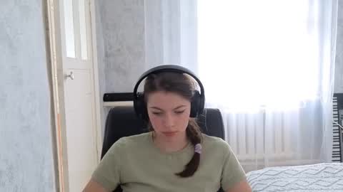 Snapshot of terranaufzinger chatting on October 1, 2025, 4:18 am Anny Simpson online show from October 1, 2025, 4:18 am