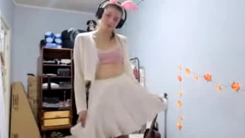 Snapshot of terranaufzinger chatting on October 13, 2025, 4:29 pm Anny Simpson online show from October 13, 2025, 4:29 pm