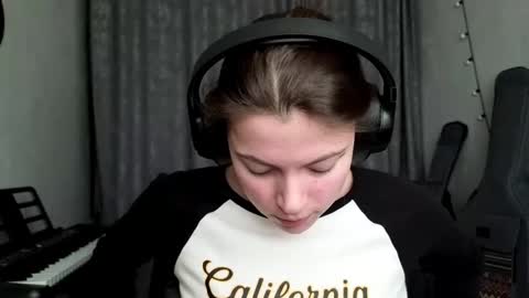 Anny Simpson online show from March 10, 2026, 6:29 am