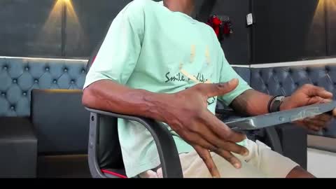 terranze_z online show from October 5, 2025, 8:29 pm