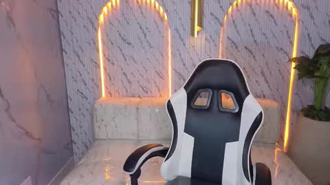 Online 800 to 1400 online show from October 30, 2025, 1:23 pm