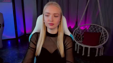 TessaHamilton online show from December 21, 2025, 8:10 am