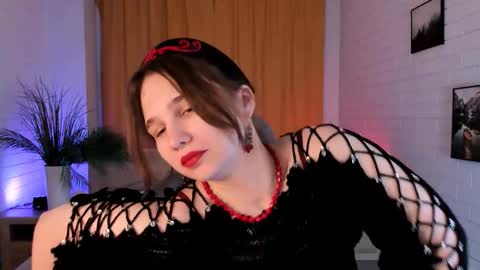 Tessa online show from November 18, 2025, 9:14 am