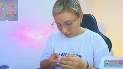 Snapshot of tessawhisnton chatting on September 19, 2025, 4:51 pm Tessy online show from September 19, 2025, 4:51 pm