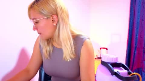 Snapshot of tessawhisnton chatting on January 13, 2026, 3:06 pm Tessy online show from January 13, 2026, 3:06 pm