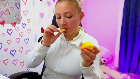 Snapshot of tessawhisnton chatting on May 12, 2026, 5:43 pm Tessy online show from May 12, 2026, 5:43 pm