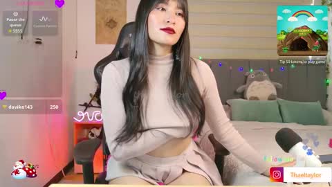 Snapshot of thaeltaylor chatting on November 4, 2025, 5:23 pm Thael online show from November 4, 2025, 5:23 pm