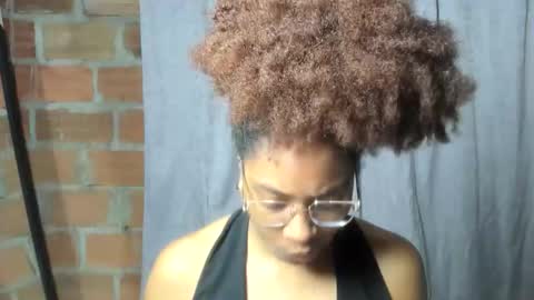 thaimy_ online show from June 1, 2026, 2:35 am