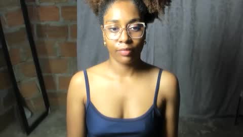 thaimy_ online show from June 5, 2026, 2:51 am