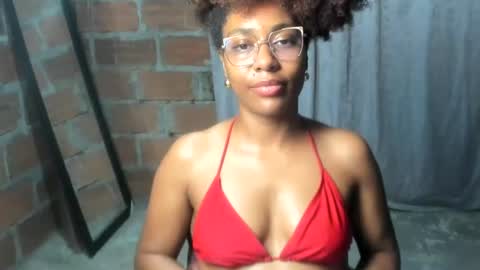 thaimy_ online show from June 12, 2026, 2:21 am