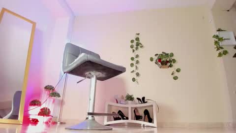 Snapshot of thais_dreams chatting on October 15, 2025, 1:22 pm Thais online show from October 15, 2025, 1:22 pm