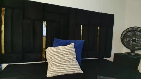 T H A I S  online show from November 6, 2025, 5:58 pm