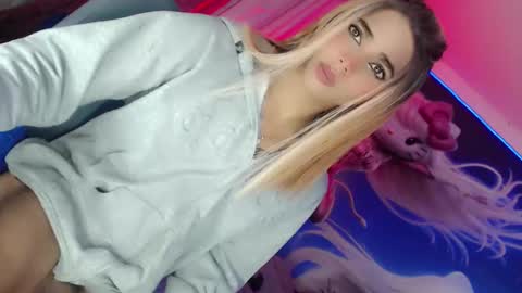 Snapshot of thalia_gil21 chatting on February 28, 2025, 4:21 am Thalia Girl online show from February 28, 2025, 4:21 am
