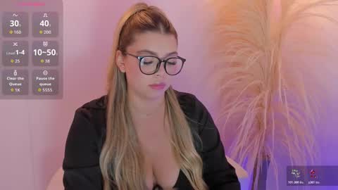 Snapshot of thaliafox_ chatting on February 6, 2026, 9:29 pm Thalia online show from February 6, 2026, 9:29 pm