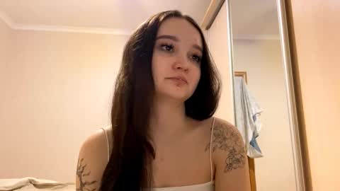 Snapshot of thaliakuchem chatting on February 17, 2026, 4:35 pm Yumi online show from February 17, 2026, 4:35 pm