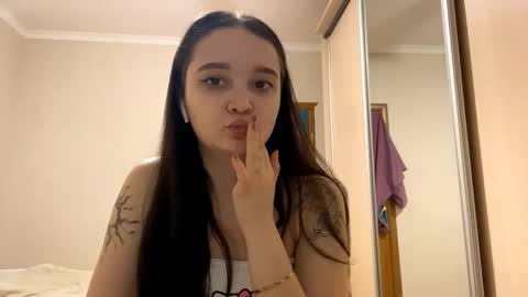 Snapshot of thaliakuchem chatting on February 23, 2026, 3:09 pm Yumi online show from February 23, 2026, 3:09 pm