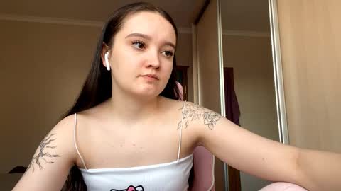 Snapshot of thaliakuchem chatting on March 1, 2026, 11:34 am Yumi online show from March 1, 2026, 11:34 am