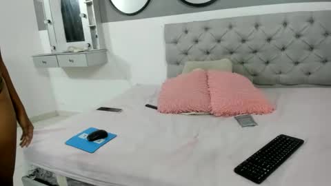 thaliana_evanss online show from November 12, 2025, 3:01 pm