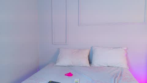 thalianarosse online show from April 14, 2026, 3:45 am